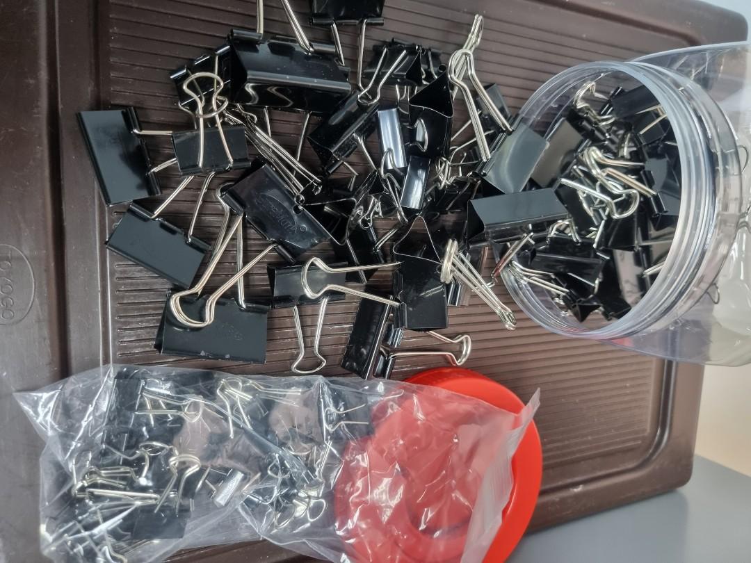Binding clips (Category: Craft Supplies & Tools) located in Singapore. Submitted by ddevi82 (Listing ID 1174627971, Image 5). Description: selling of binding clips $0.10 /piece. all brand new. no more use for it..