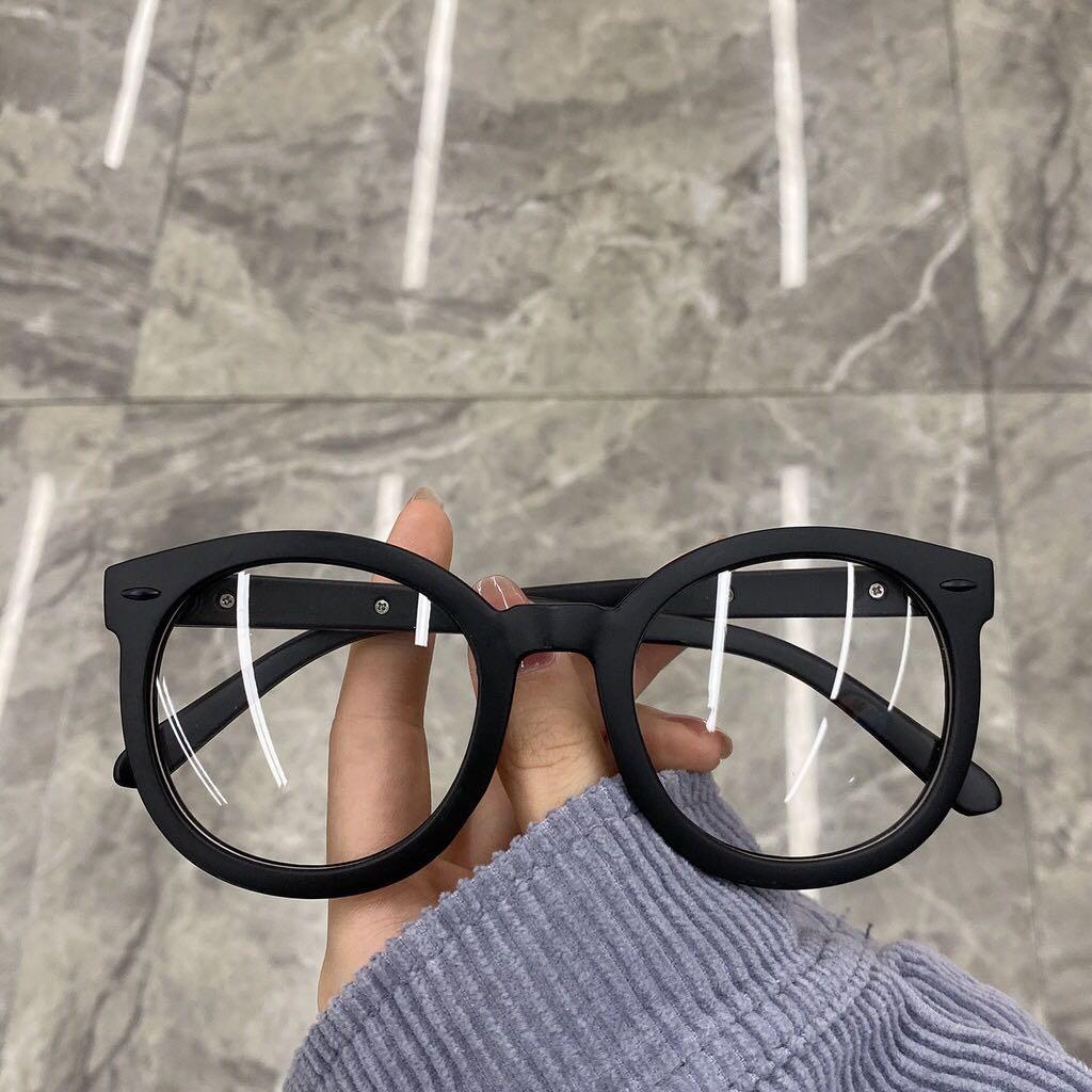 Big thick black framed glasses hotsell