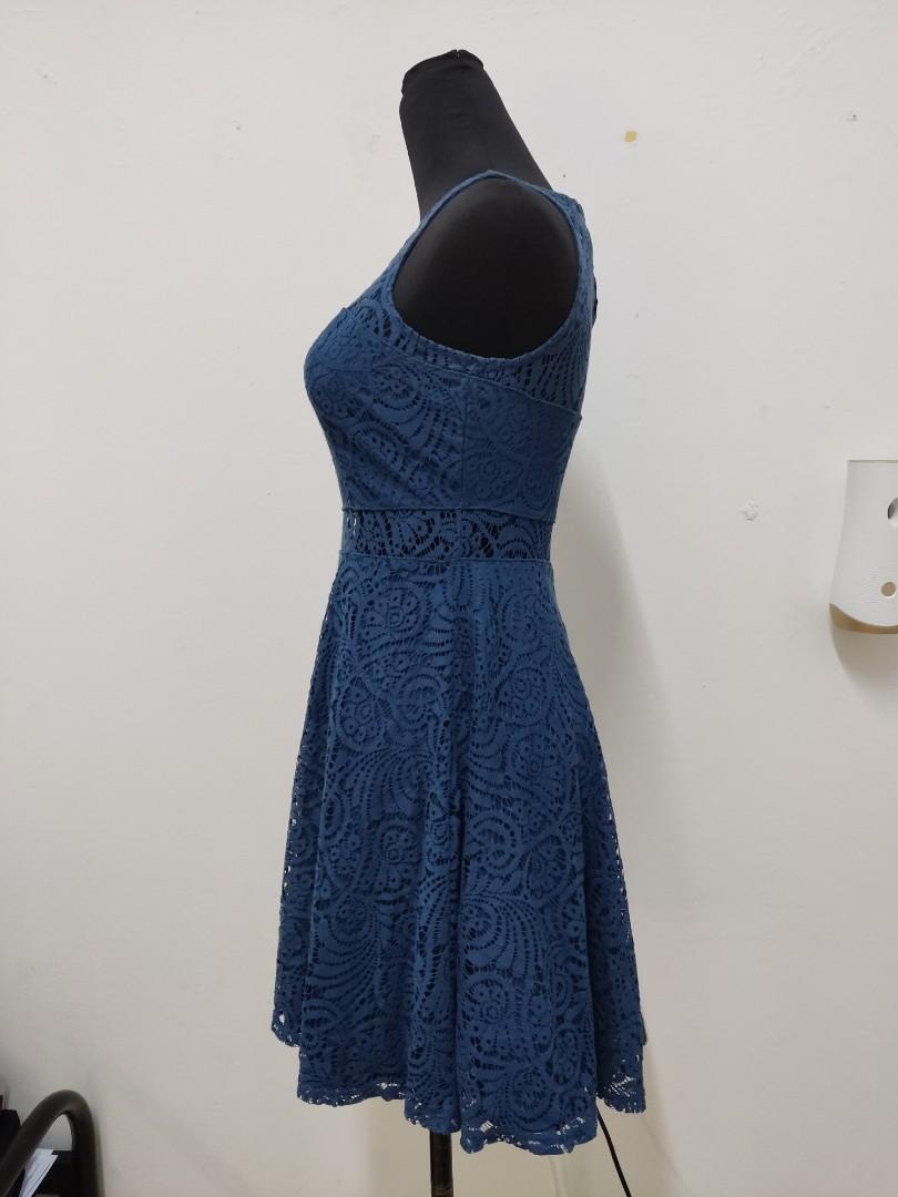BUNDLE GRADE 'A' (Category: Dresses) located in Ampang. Submitted by allthingsthrifty (Listing ID 1174614478, Image 2). Description: 🪷 Dark blue thick lace 🪷 Dark Blue lining 100% polyester 🪷 Condition: 9.5/10 🪷 Size 4 ( XS to S ) Size details - Length: 31.5' - Pit: 13.5' - Waist: 25' stretchable to 30'.