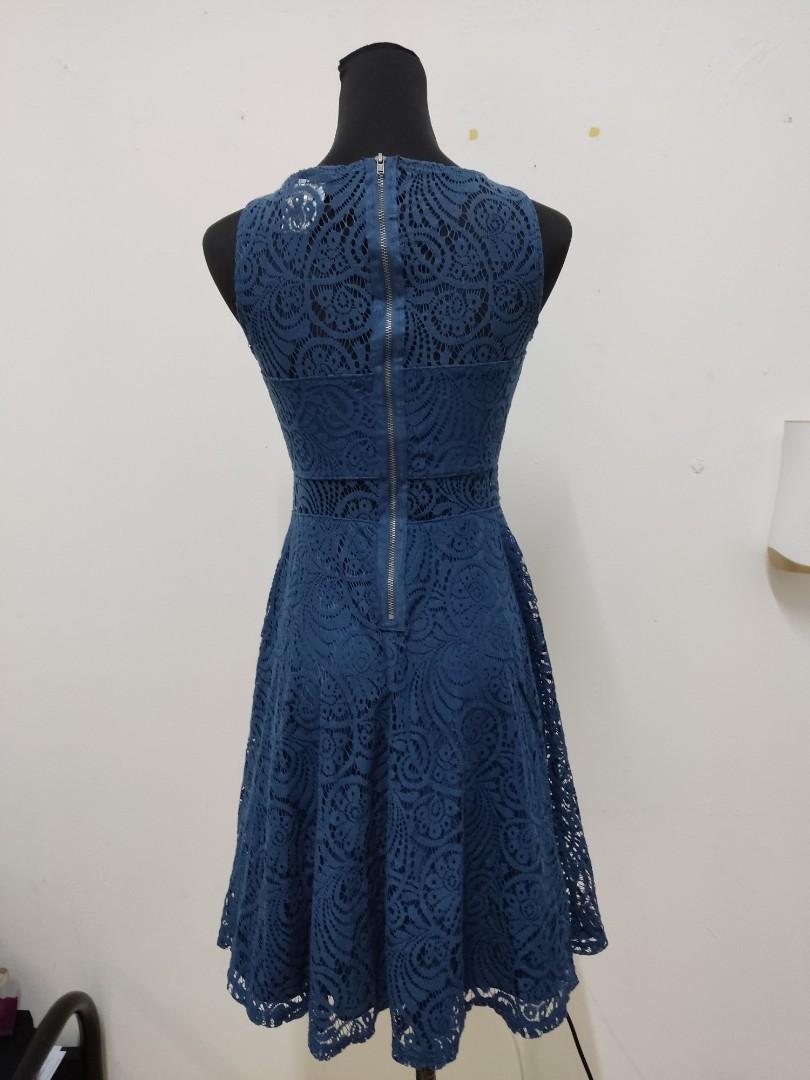 BUNDLE GRADE 'A' (Category: Dresses) located in Ampang. Submitted by allthingsthrifty (Listing ID 1174614478, Image 3). Description: 🪷 Dark blue thick lace 🪷 Dark Blue lining 100% polyester 🪷 Condition: 9.5/10 🪷 Size 4 ( XS to S ) Size details - Length: 31.5' - Pit: 13.5' - Waist: 25' stretchable to 30'.