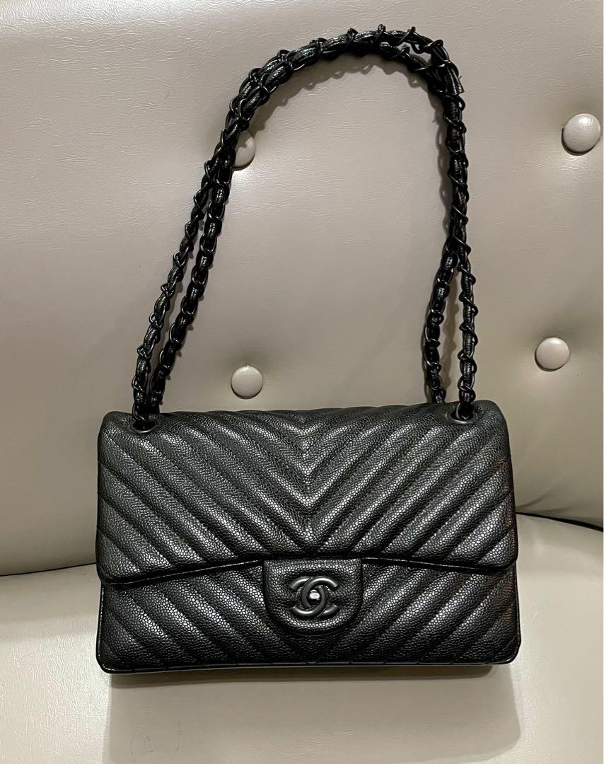 Chanel Bag Chevron So Black Jumbo, Women's Fashion, Bags & Wallets,  Cross-body Bags on Carousell