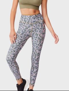 (Category: ) located in . Submitted by treasuredsecondhands (Listing ID 1174684863, Image 1). Description: .