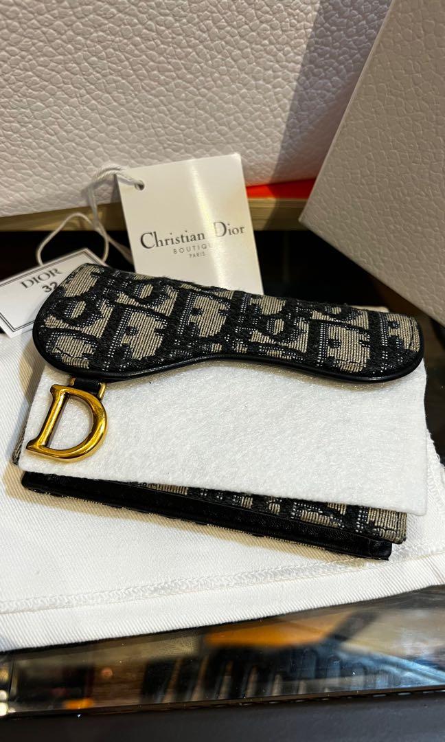 Dior saddle card holder (Category: Luxury Bags & Wallets) located in Cavite. Submitted by rraaa32 (Listing ID 1174682493, Image 2). Description: Pristine condition Inclusion : card holder, dustbag,box, paperbag.