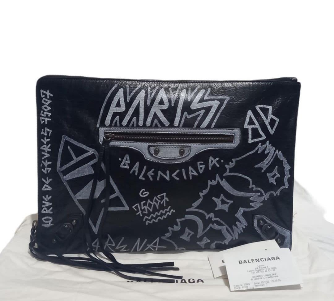 Fast Sale Last 1pcs New Balenciaga Graffiti Black Clutch Pouch Pochette sz 34 x 23 cm Nett Exclude ongkir 2 Barang Mewah Tas Dompet di Carousell