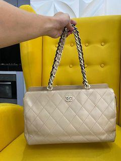 💯Guaranteed Authentic Chanel tote/shoulder bag