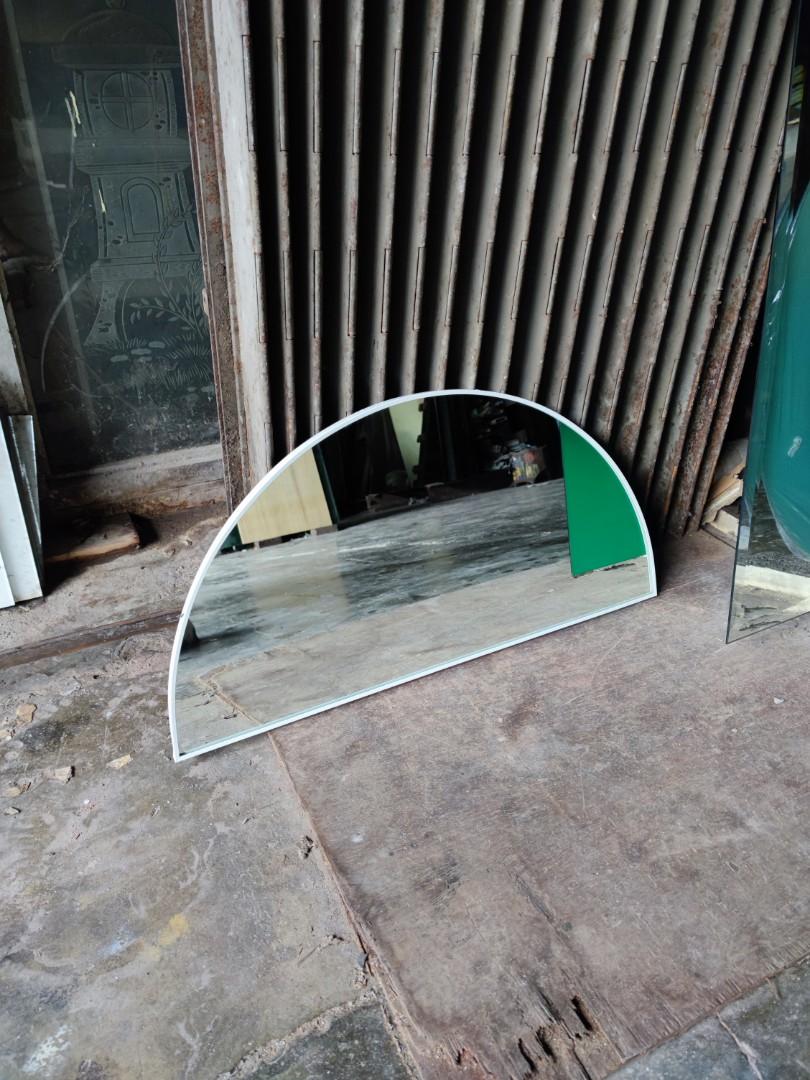 Half moon mirror (Category: Mirrors) located in Malabon City. Submitted by mirrors.ph (Listing ID 1174560182, Image 2). Description: Half moon mirror with white aluminum frame and plywood backing. Using 6mm thick copper free lead free mirror. Size: 1.5ft x 3ft P1215 Add P200 if with back hook Available colors gold, glossy black, matte black, white and silver aluminum frame. Customize sizes and shapes are welcome..