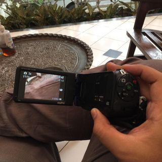 Handycam / Camcorder Sanyo Xacti VPC-TH1 (Not Sony digicam)