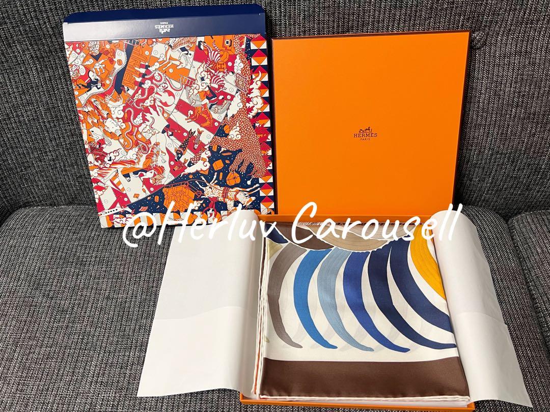 Shop HERMES Tigre Royal Double Face Scarf 90 ( H903887S 02, H903887S 04,  H903887S 03, H903887S 01) by BeParisienne