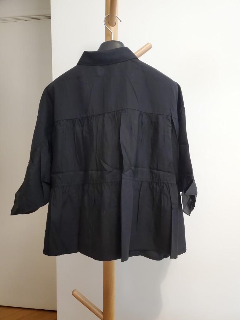 initial top （分類：襯衫）位於 Hong Kong。 由 aprilcher 提交（商品編號 1174582505，圖片 4）。簡介： size 2 單穿或作外套。