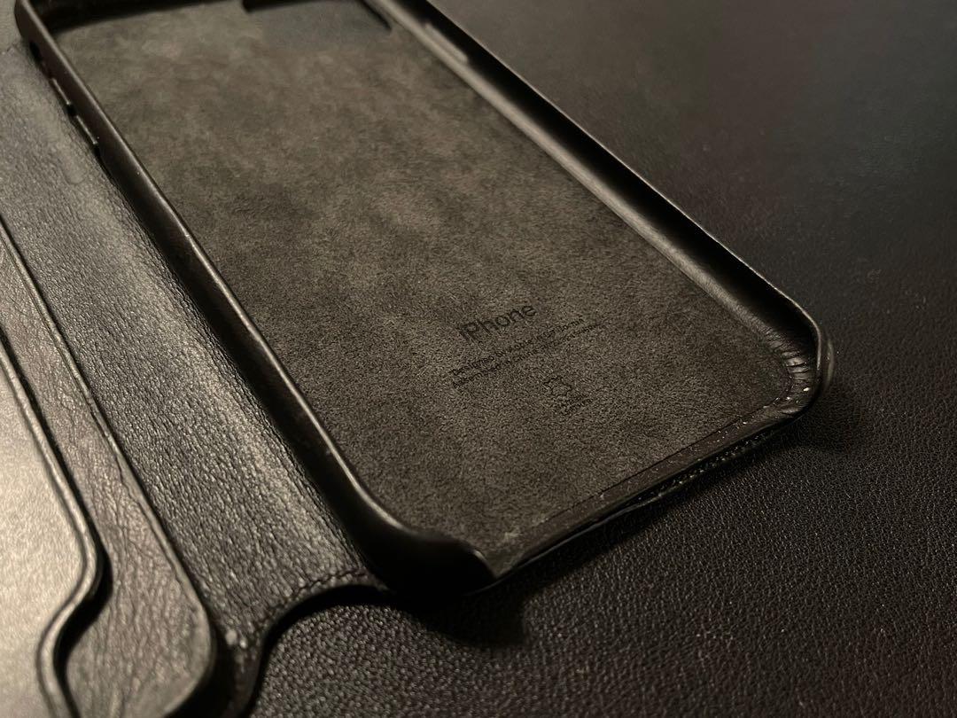 iPhone 11 Pro Max Leather Folio from Apple (Black case color) (Category: Cases & Sleeves) located in Pasig City. Submitted by carlo.deleon (Listing ID 1174692637, Image 3). Description: Selling an iPhone 11 Pro Max leather folio case in the black color from the Apple store! In Apple website, currently sells for 7,990 PHP. Bought originally in 2019 for 8,890 PHP from the Power Mac Center, the pioneer Apple Premium Reseller in the Philippines. Used