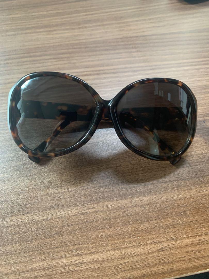 Oversized sunglasses Louis Vuitton Black in Plastic - 16128654