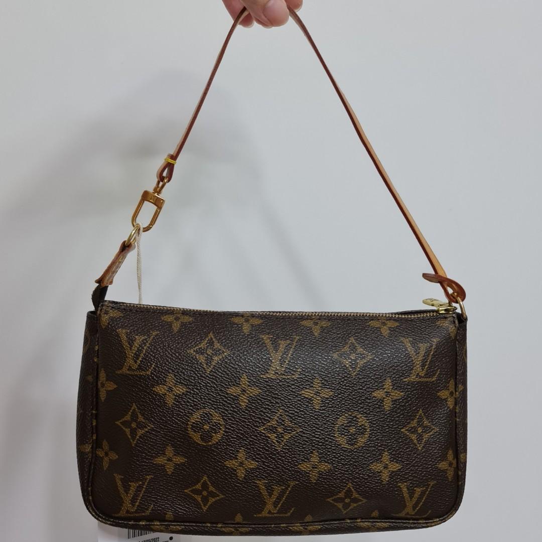 Vintage Louis Vuitton Pochette Monogram bag, Luxury, Bags & Wallets on  Carousell