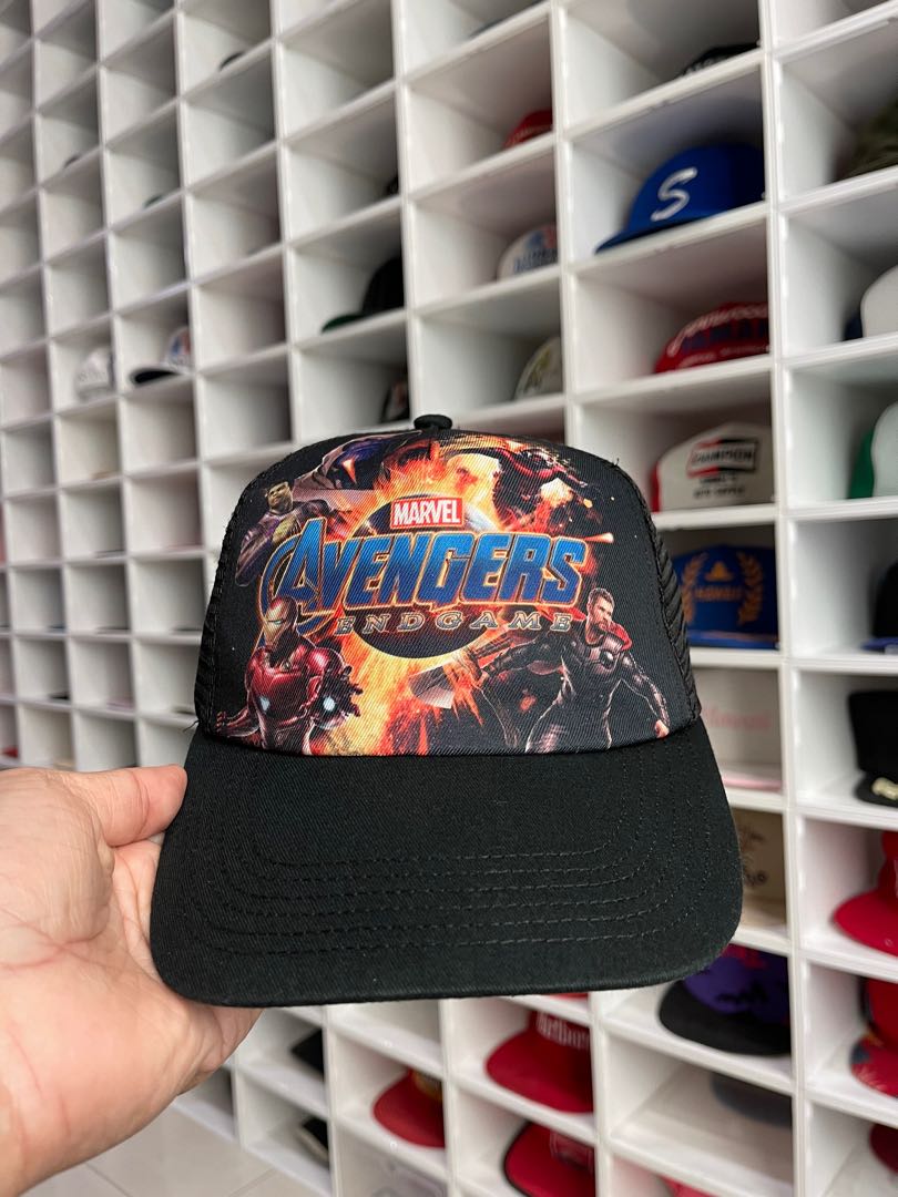 アベンジャーズ／エンドゲーム」アイアンマンとキャップが握手交わす