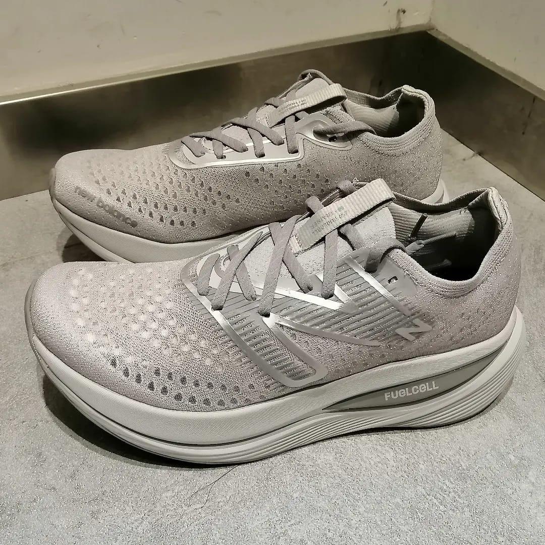 代購New Balance FuelCell SuperComp Trainer灰色男女裝跑步鞋, 男裝