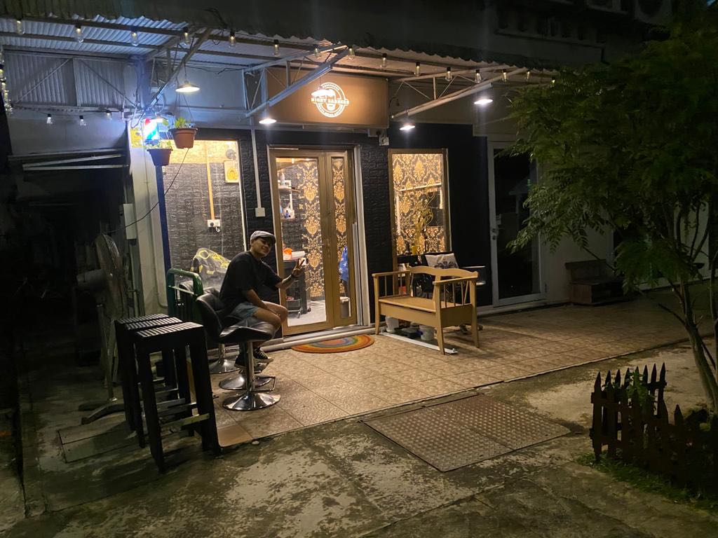 Night Barbers Open Till Late!, Beauty & Personal Care, Hair on Carousell