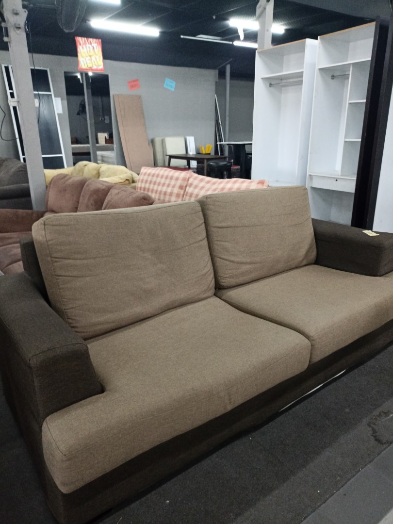 Sofa lebar, Furniture & Home Living, Furniture, Sofas on Carousell