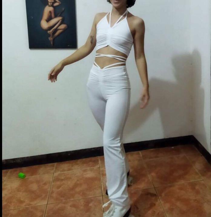 Tie Top and Tie Flare Pants White (Category: Sets or Coordinates) located in Manila. Submitted by de.zigns (Listing ID 1174556349, Image 2). Description: Never been used yung top Shopee checkout available sf only.