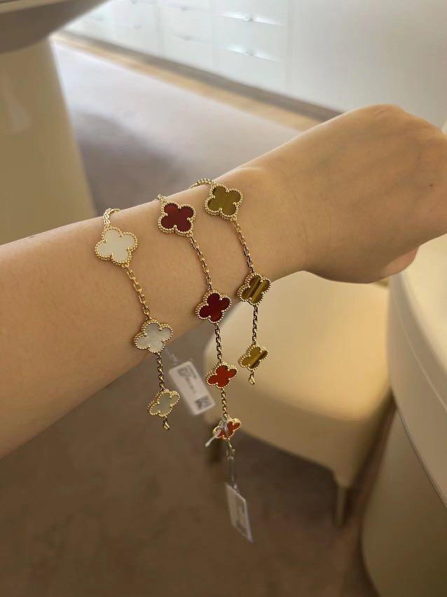 Vca online red bracelet