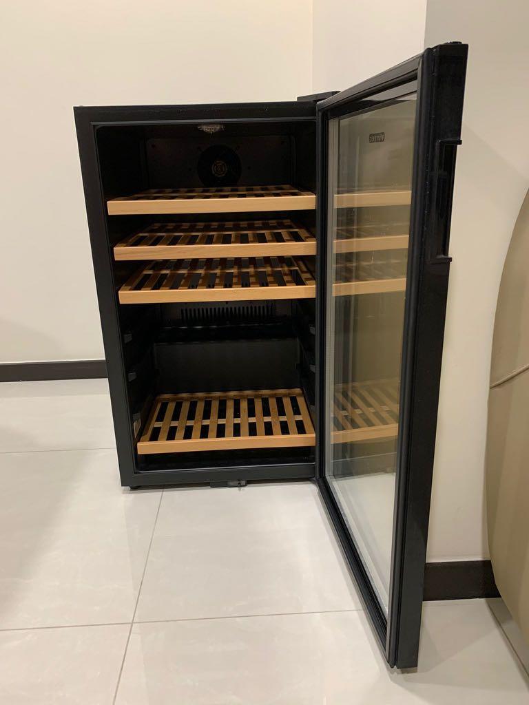 VINTEC V30SGME Wine Cellar / Chiller, TV & Home Appliances, Kitchen