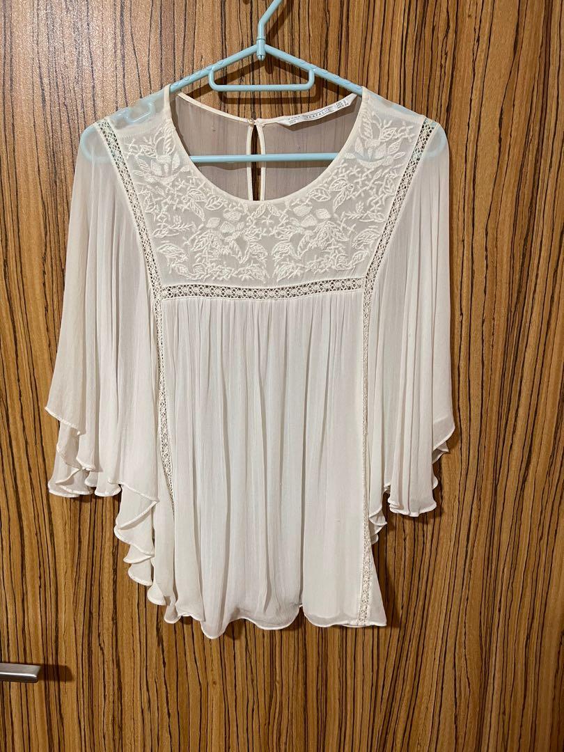 white flowy top Women s Fashion Tops Longsleeves on Carousell