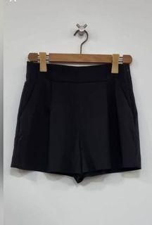 ZARA HIGHWAIST SHORTS
