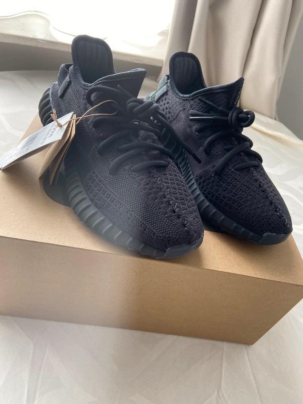 Adidas Yeezy Boost 350 V2 Onyx, Women's Fashion, Footwear, Sneakers on