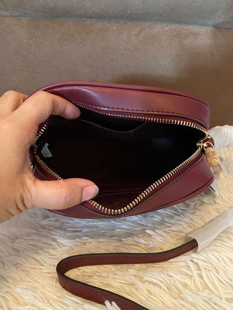 Coach mini jamie camera bag (Category: Luxury Bags & Wallets) located in Las Pinas. Submitted by yhn_boutique (Listing ID 1174770289, Image 3). Description: Actual pic posted Cod via lalamove J&T/lbc pay today ship today DM 😊.