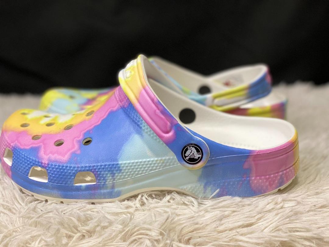 CROCS TIE DYE CLASSIC CLOGS UNISEX