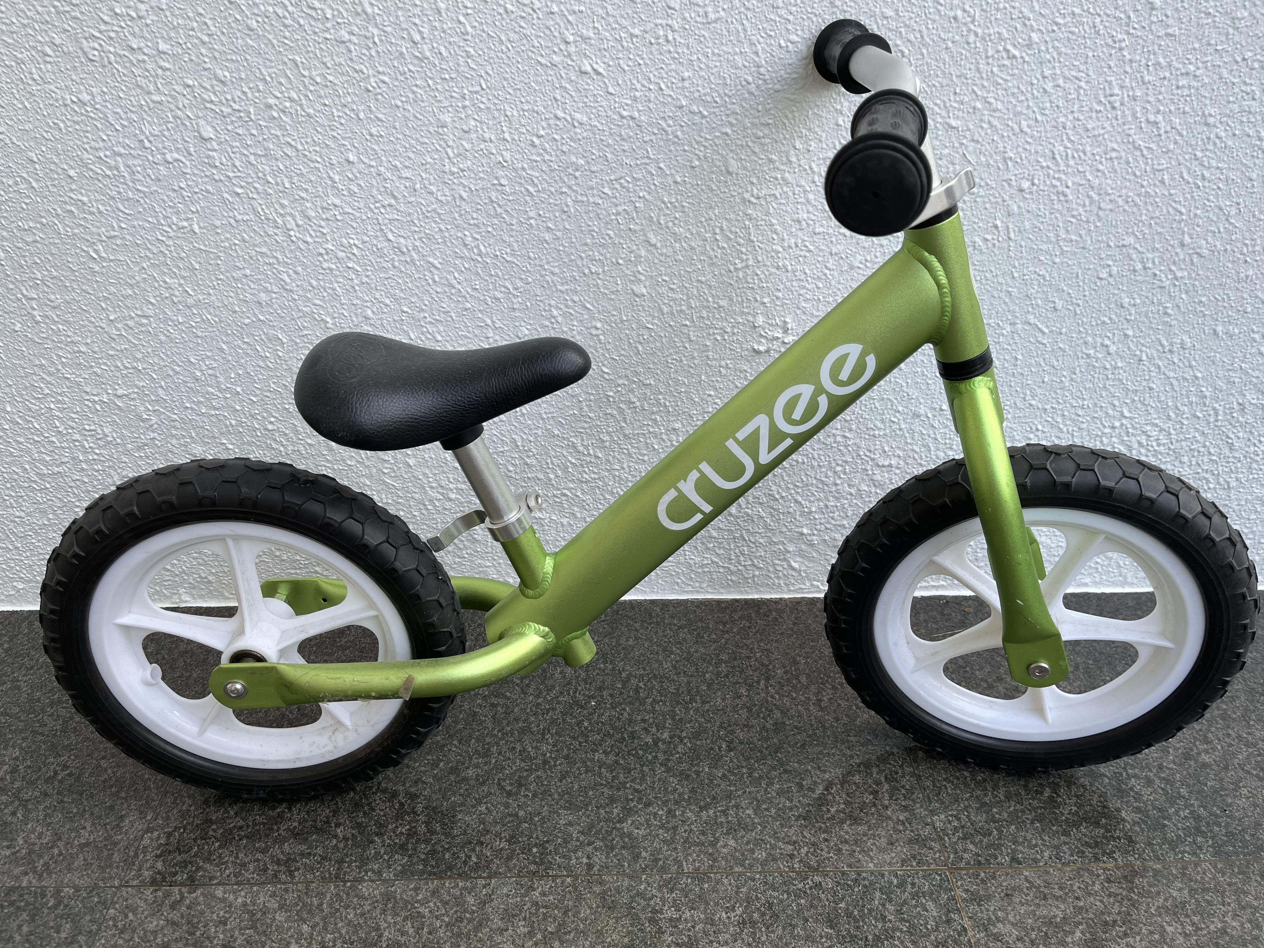 Cruzee balance shop bike green