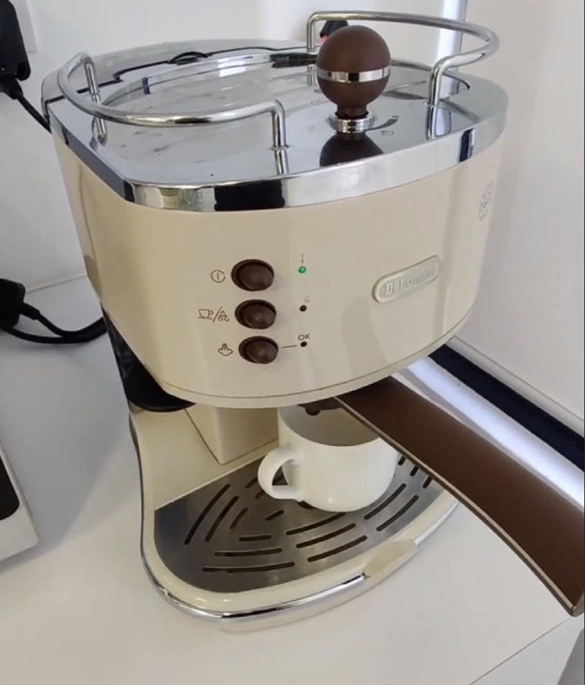 Delonghi Icona Vintage Coffee Machine (Cream Color), TV & Home ...
