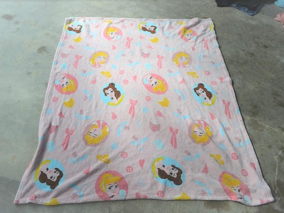 Disney Snow White Blanket, Furniture & Home Living, Bedding & Towels on Carousell