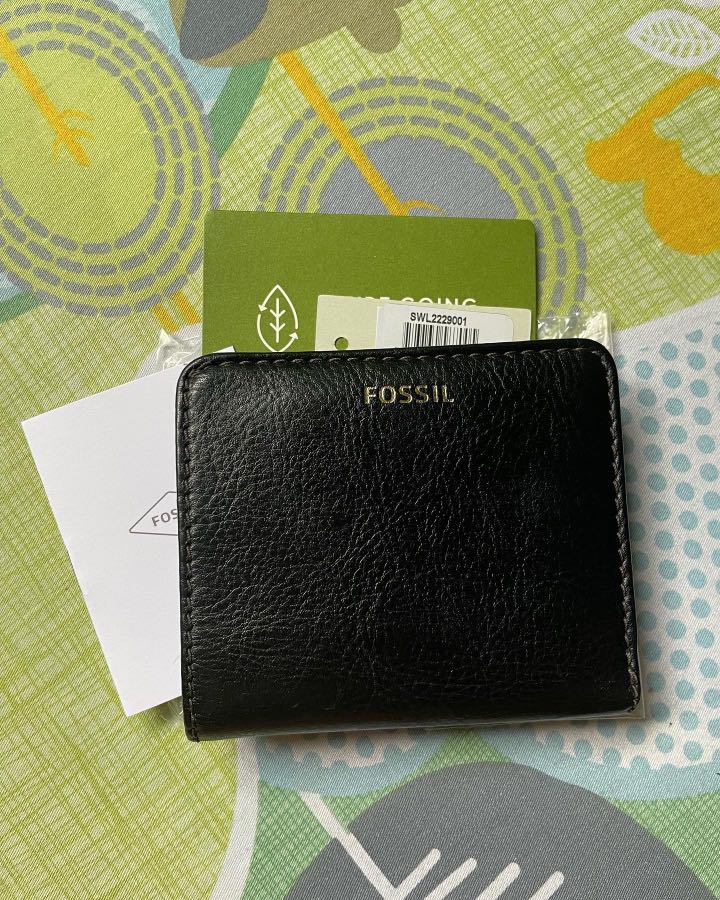 Fossil card wallet black leather, Women's Fashion, Bags & Wallets, Wallets & Card holders on