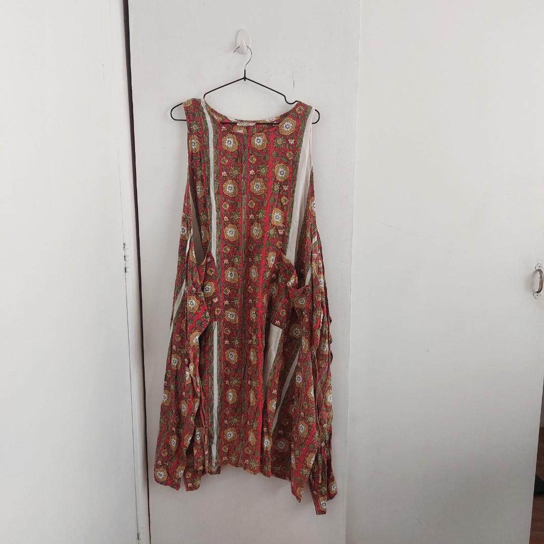 Freesize Long Floral Cotton Apron (Category: Undergarments & Loungewear) located in Angeles City. Submitted by greensstuff (Listing ID 1174798253, Image 1). Description: see last few pictures for flaws DM for more info and sizing/measurements 😊.