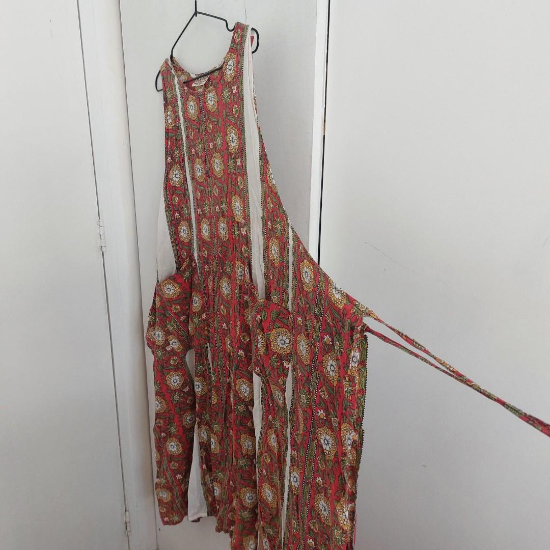 Freesize Long Floral Cotton Apron (Category: Undergarments & Loungewear) located in Angeles City. Submitted by greensstuff (Listing ID 1174798253, Image 3). Description: see last few pictures for flaws DM for more info and sizing/measurements 😊.