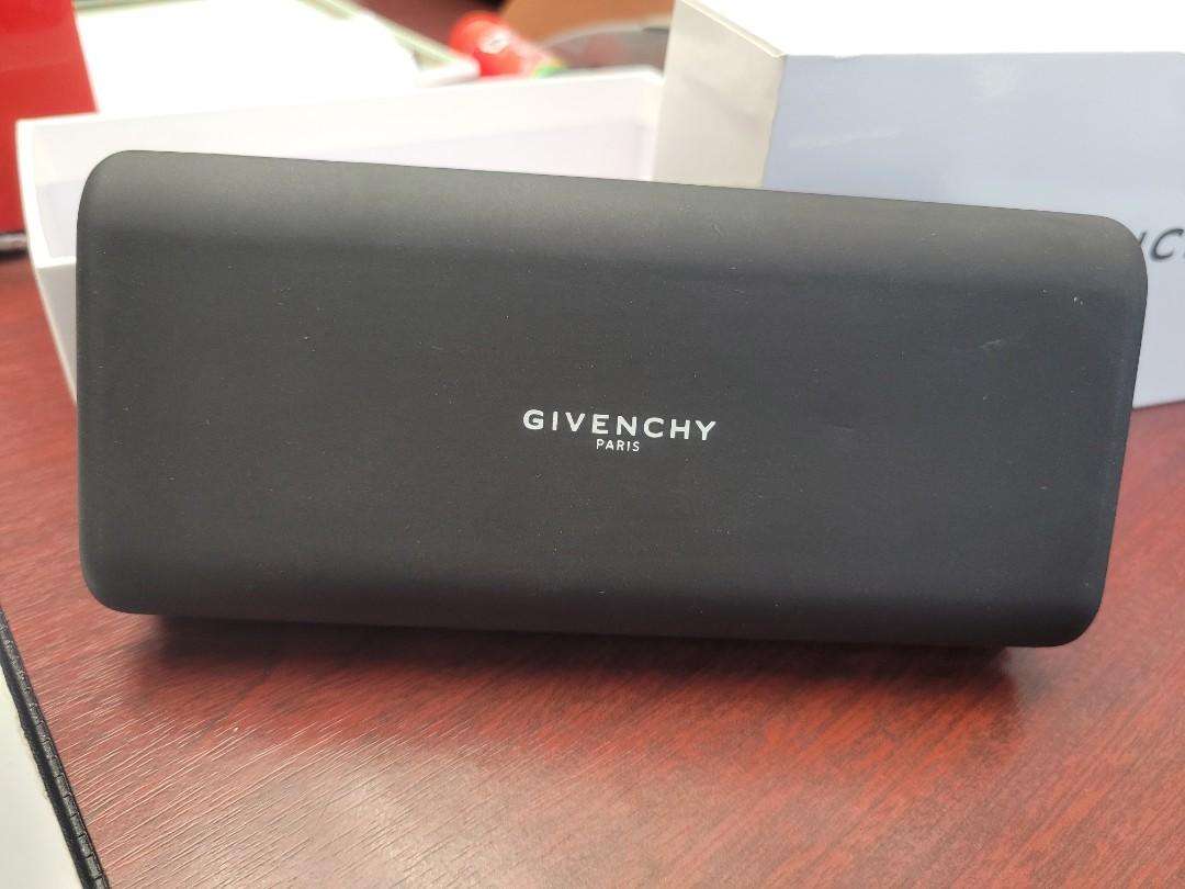 Givenchy （分類：飾物及配件）位於 Hong Kong。 由 goodeasytrade 提交（商品編號 1174727723，圖片 3）。簡介： 48-21-160 made in Italy。