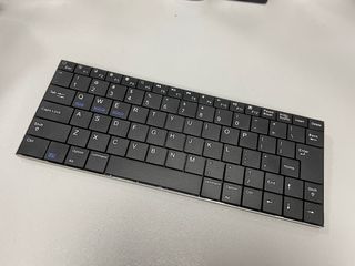 GYMLE 型號4405 超薄迷李24x9x1.5 cm無線3.0藍芽鍵盤GYMLE MODEL 4405 Ultra Slim Built-in Bluetooth 3.0 wireless keyboardSupport iPad function keys Support iOS Energy saving keyboard .64168872690051110