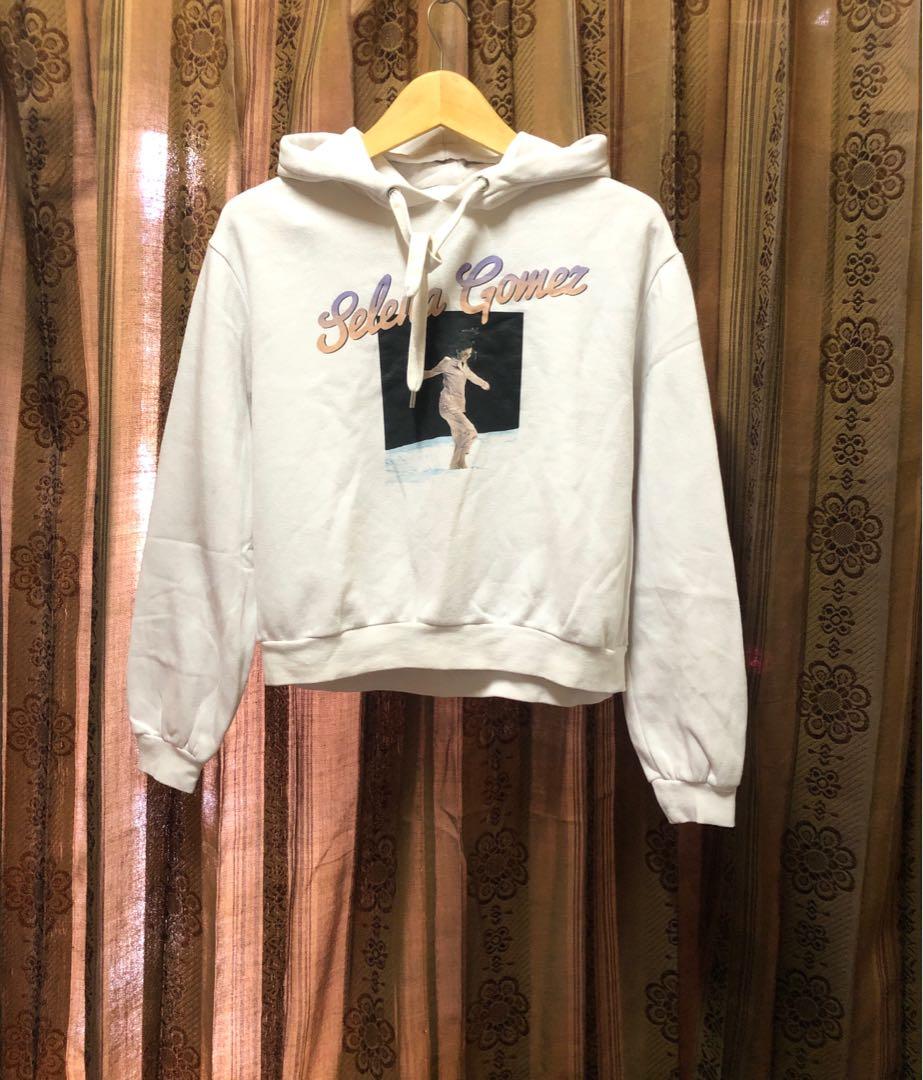 H M Hoodie Selena Gomez Fesyen Wanita Pakaian Wanita Baju Luaran di Carousell