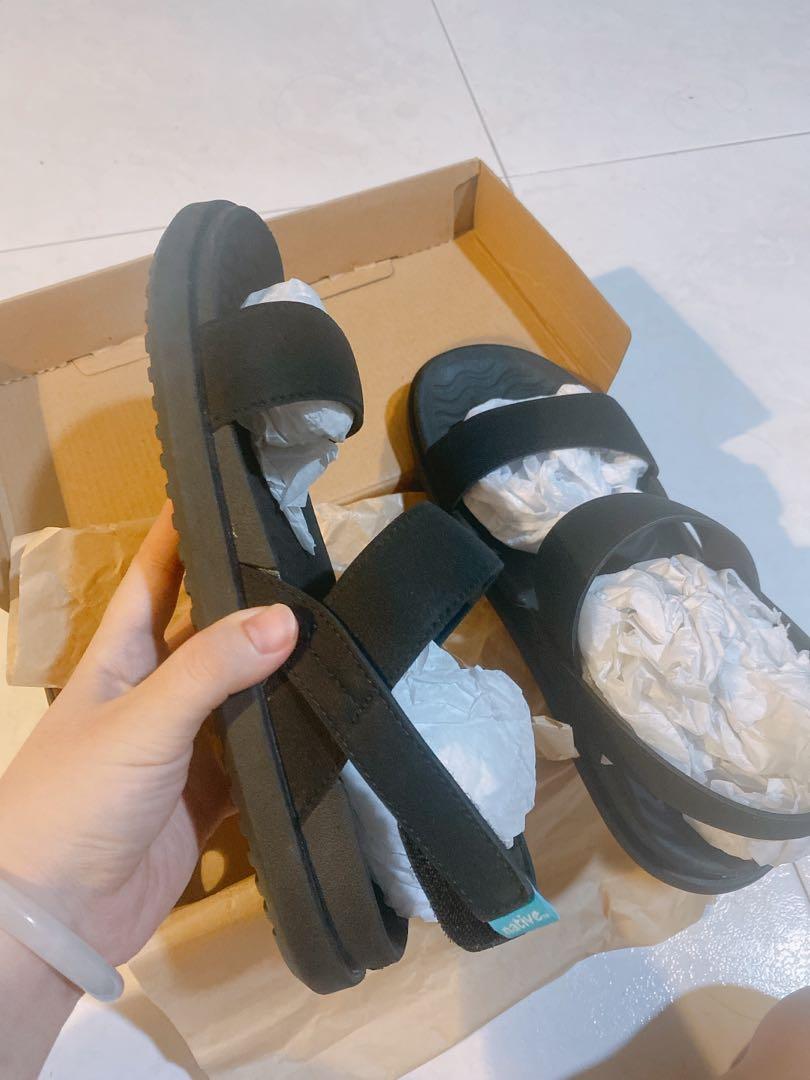 Native Shoe (Category: Flipflops and Slides) located in Singapore. Submitted by sandy_wei (Listing ID 1174849708, Image 3). Description: Bought for my husband from Native Online shop at $50 (original price $80). But turns out a bit tight for him….