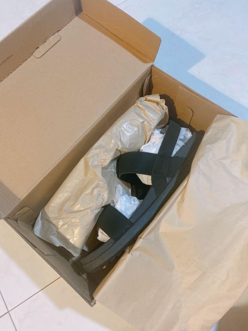 Native Shoe (Category: Flipflops and Slides) located in Singapore. Submitted by sandy_wei (Listing ID 1174849708, Image 2). Description: Bought for my husband from Native Online shop at $50 (original price $80). But turns out a bit tight for him….