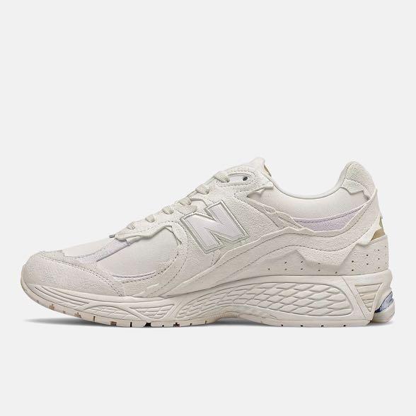 new balance 2002r protection pack sneaker