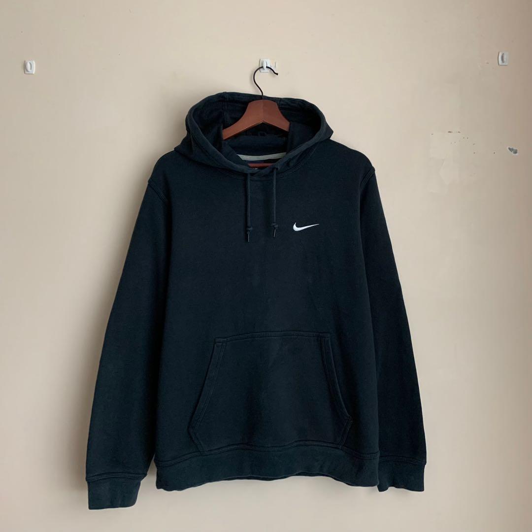 Nike small logo 2025 hoodie