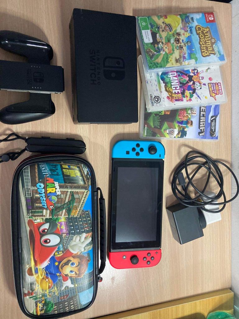 Nintendo Switch 2nd hand , good as new, with 3 Physical games, Video