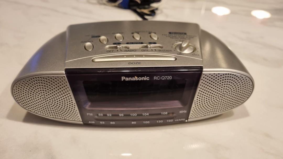 Panasonic bedside alarm clock radio RCQ720, Mobile Phones & Gadgets