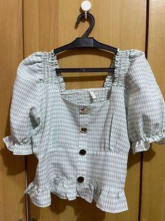 Puff sleeves top