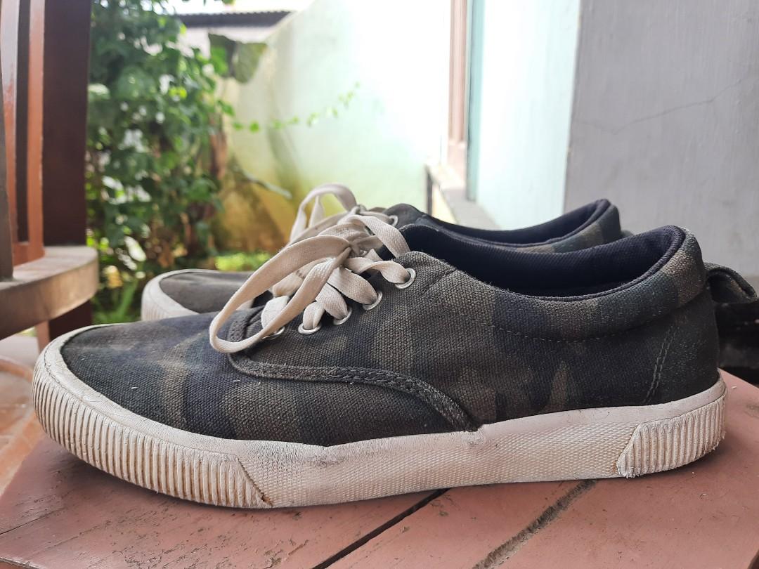 Sepatu sneakers H M green army Merdeka17