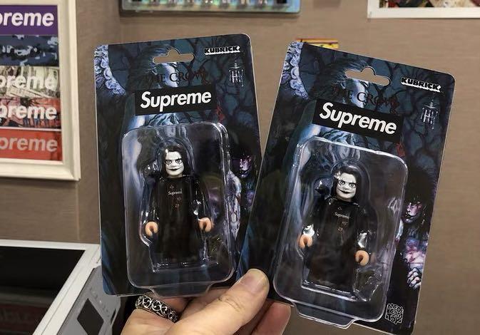 するなど Supreme - supreme The Crow KUBRICK 100%の通販 by kyojin's shop｜シュプリーム