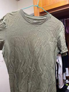 Uniqlo 軍綠色素踢 s號