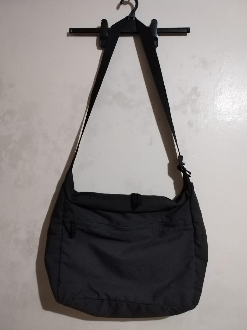 UNIQLO MESSENGER BAG LARGE. ORIGINAL, Men's Fashion, Bags, Sling Bags