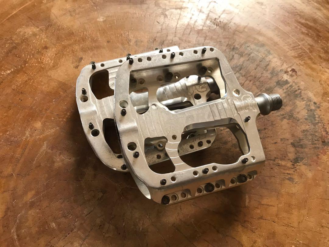 Various MTB parts: Chromag Fox Bos Deville etc. (Category: Bicycles) located in Tanay. Submitted by naslime (Listing ID 1174785713, Image 3). Description: BOS Deville TRC - 11,500 140mm travel Fits 27.5 or 650b wheels 34mm stanchion Non boost 20mm thru axle Trail scratches on lower leg, small dent on stanchion, slight oil leak. Repainted to black FREE BNEW SKF FORK SEALS AND BOS FORK OIL Fox Speedframe PRO Pewter - 7,490 Size S Comes with extra p