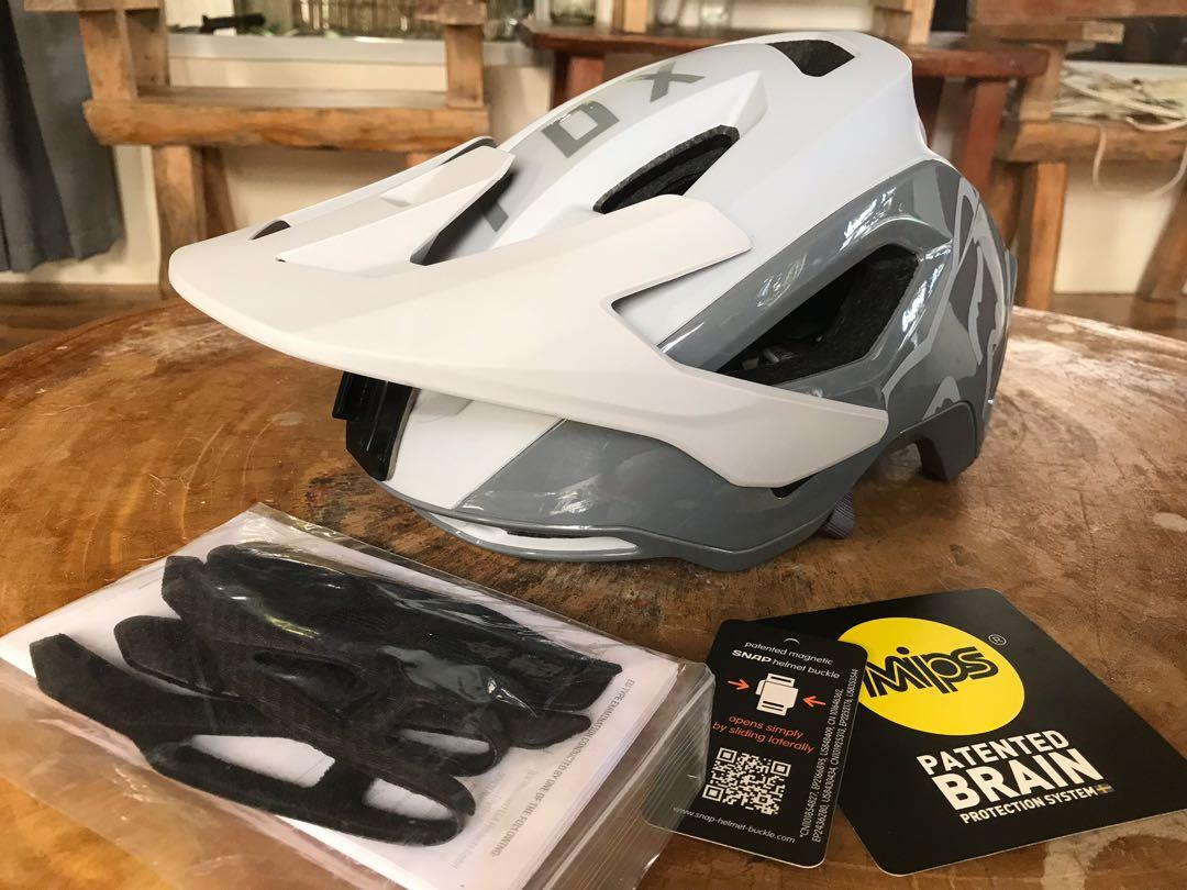 Various MTB parts: Chromag Fox Bos Deville etc. (Category: Bicycles) located in Tanay. Submitted by naslime (Listing ID 1174785713, Image 2). Description: BOS Deville TRC - 11,500 140mm travel Fits 27.5 or 650b wheels 34mm stanchion Non boost 20mm thru axle Trail scratches on lower leg, small dent on stanchion, slight oil leak. Repainted to black FREE BNEW SKF FORK SEALS AND BOS FORK OIL Fox Speedframe PRO Pewter - 7,490 Size S Comes with extra p